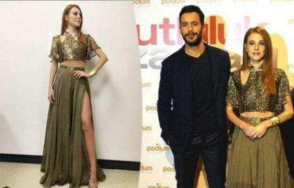 Elçin Sangu'dan bacak dekoltesi!