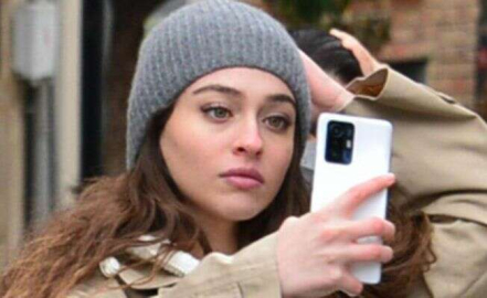 Cemre Baysel'in sokak çekimi