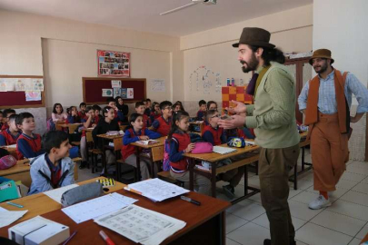 Konya'da 'çat kapı' sınıf tiyatrosu