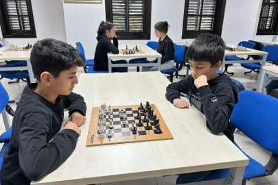 Malatya'da öğrenciler satrançta akıl teri döktü