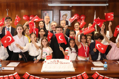 DEÜ'de yönetim çocuklardaydı