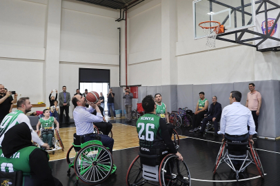 Konya'da tekerlekli sandalyede pota heyecanı