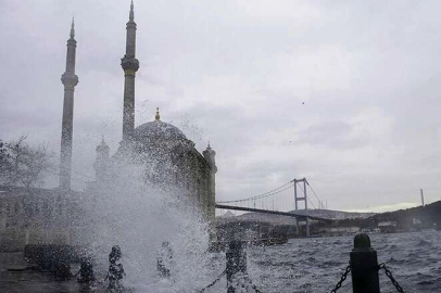 Akdeniz hariç kıyılarda yağış var... Marmara'ya kuvvetli rüzgar uyarısı