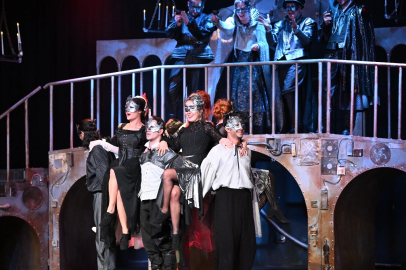 Romeo ve Juliet Manisa’da perde dedi, vefa unutulmadı