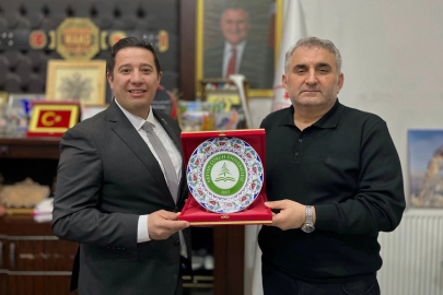 AÇÜ Rektörü Prof. Dr. Aydın'dan Kars Gençlik Spor'a ziyaret