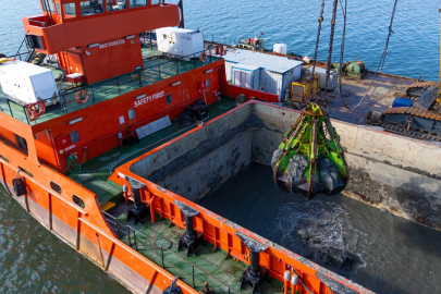 İzmir Körfezi'nden 1 milyon ton çamur çıkarıldı