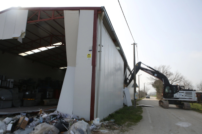 Bursa Nilüfer'de tarım alanındaki kaçak yapı yıkıldı