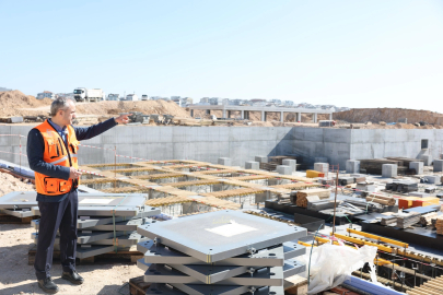 Çayırova Devlet'e deprem izolatörleri monte ediliyor