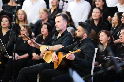 İzmir Aliğa'da Aşık Veysel Türküleri yankılandı