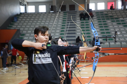 Bursa İnegöl'de öğrenciler okçuluk maharetlerini yarıştırdı