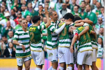 Bursaspor 1. Lig’e yükseldi... Bursa'da 5 gollü zafer!