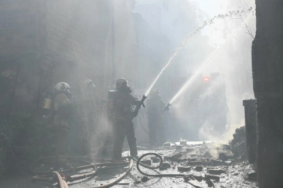 İzmir Konak’ta bina yangını kontrol altında
