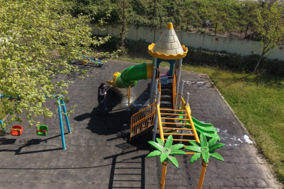 Çayırova’daki parkların oyun grupları yıkanıyor