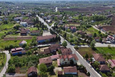 Sakarya Akyazı’nın 3 mahallesi sıcak asfaltta buluştu
