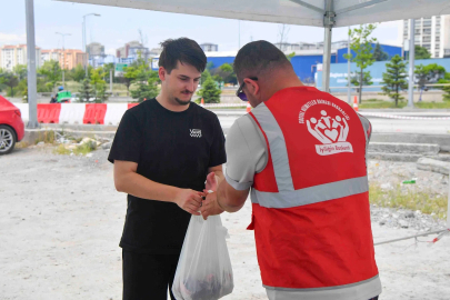 Başkent'te bayram dayanışması sürüyor