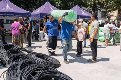 İzmir Büyükşehir’den domates ve çilek üreticisine iklim zırhı