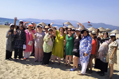 İzmir Karabağlarlı kadınlara Pamucak’ta deniz keyfi