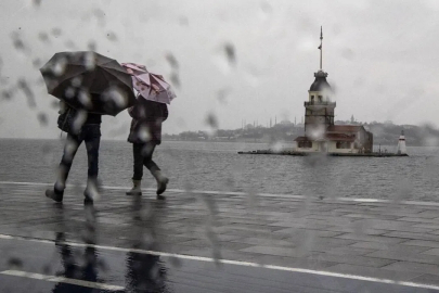 İstanbul Valiliği uyardı... Yağışlı sistem geliyor, sıcaklıklar 4 ila 6 derece düşecek
