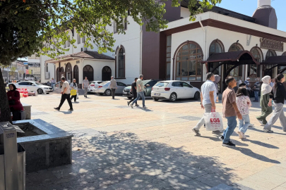 Düzce'de burası cami avlusu mu, otopark mı?