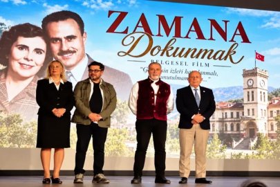 Manisa'da 'Zamana Dokunmak' izleyiciyle buluştu