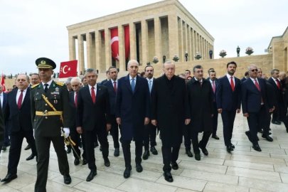 Devlet erkânı Anıtkabir'de