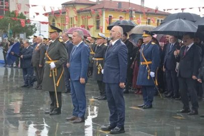 İzmir esnafından Cumhuriyet'e 103. yıl saygısı