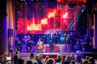 Cenk Eren’den mikrofonsuz muhteşem performans