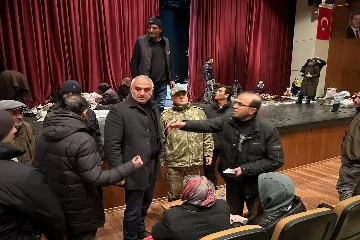 Bakan Ersoy, Malatya'da çadırda kalan depremzedelerle buluştu