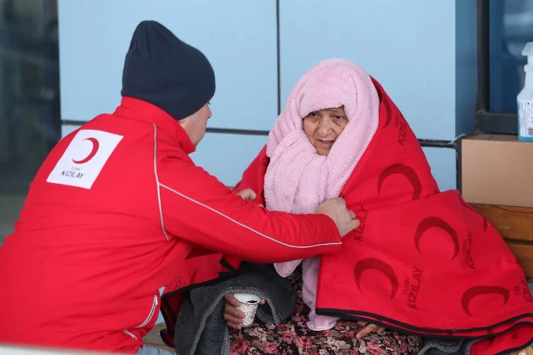 Türk Kızılay, 4 bin 500'ü aşkın gönüllüsü ile afet bölgesinde çalışmalara destek veriyor