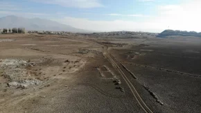 Alparslan-1 Barajı'nın suyu çekilince mezarlık ve yapılar ortaya çıktı