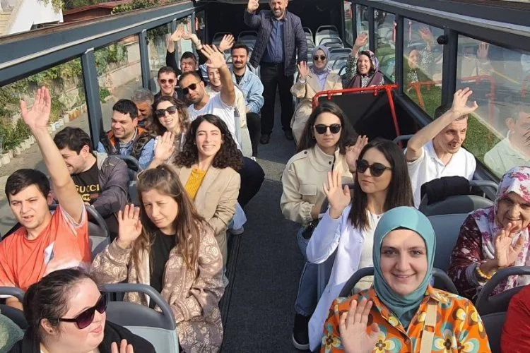 Sakarya'da turizm otobüsü ile şehir gezileri sürüyor